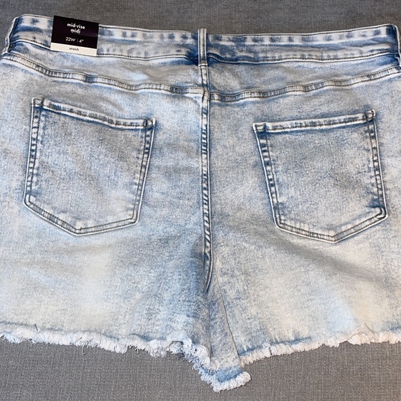 Ava & Viv Women’s Acid Wash Mid-Rise Jean Shorts - Picture 5 of 5